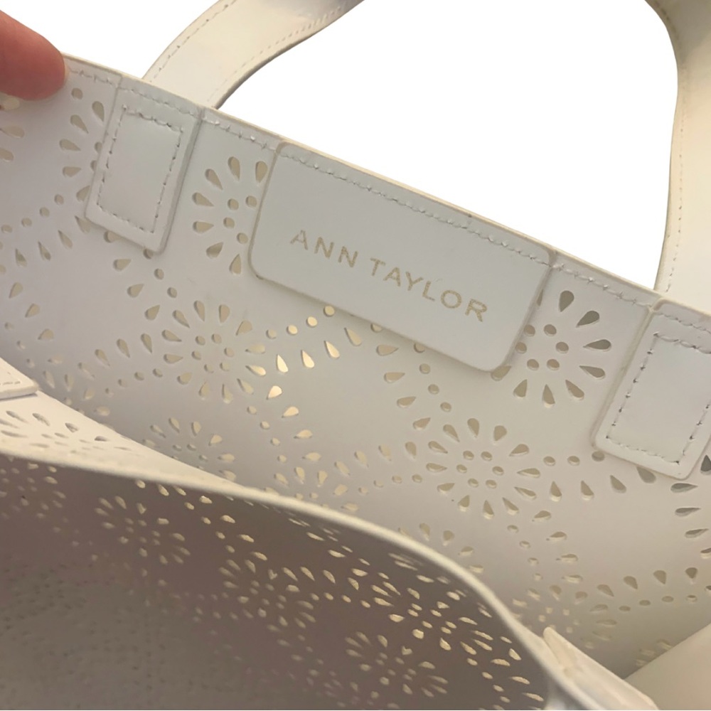 Ann Taylor White Cream Laser Cut Tote Bag Perforated Pattern Floral Ivory - Picture 6 of 9